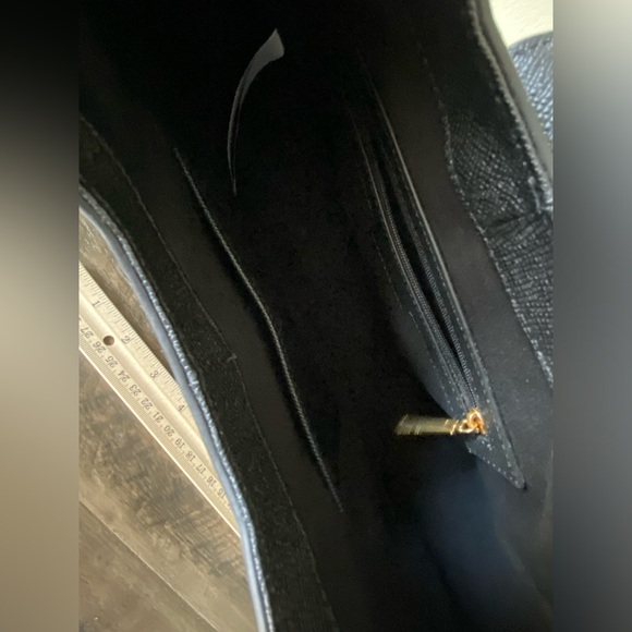 Ted Baker London Chelsea Padlock leather shoulder bag - Picture 8 of 15